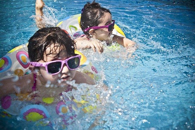 Děti bazén milují. 