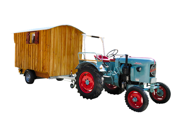 traktor s maringotkou